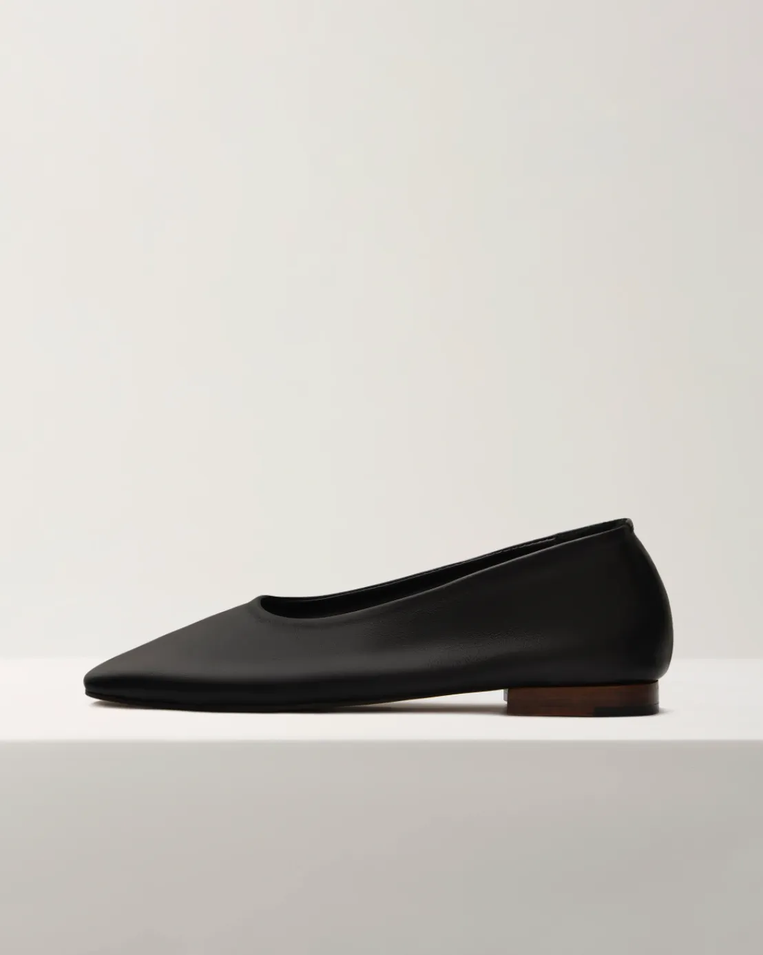 Margot flats black